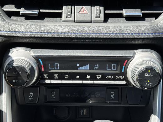 Toyota RAV4 2.5 Hybrid AWD Bi-Tone | Navigatie | Stoel - en stuurverwarming | Mag 1650KG trekken | ActivLease financial lease