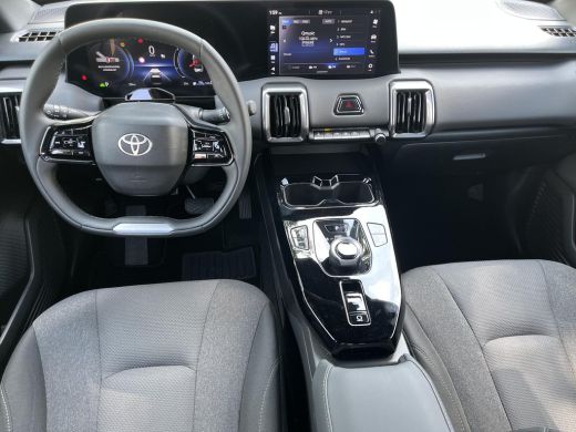 Toyota Urban Cruiser Dynamic 61 kWh | Bluish Black parelmoer | Nieuw uit voorraad leverbaar | ActivLease financial lease