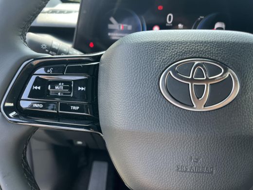 Toyota Urban Cruiser Dynamic 61 kWh | Bluish Black parelmoer | Nieuw uit voorraad leverbaar | ActivLease financial lease