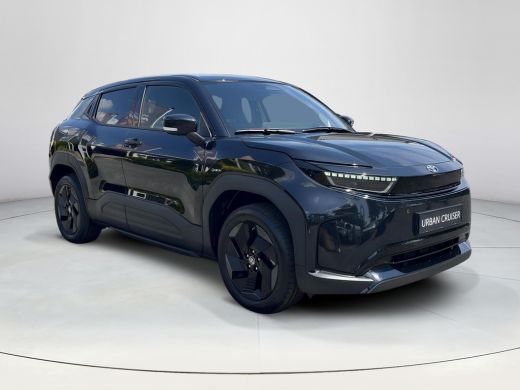Toyota Urban Cruiser Dynamic 61 kWh | Bluish Black parelmoer | Nieuw uit voorraad leverbaar | ActivLease financial lease