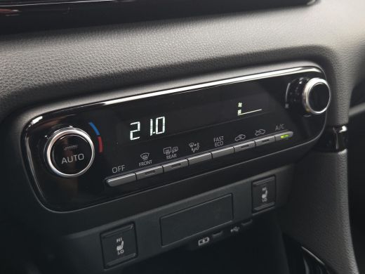Toyota Yaris 1.5 Hybrid 115 Dynamic Comfort Pack | NL Auto | BTW Auto | Apple CarPlay | Rijklaar incl. garantie | ActivLease financial lease