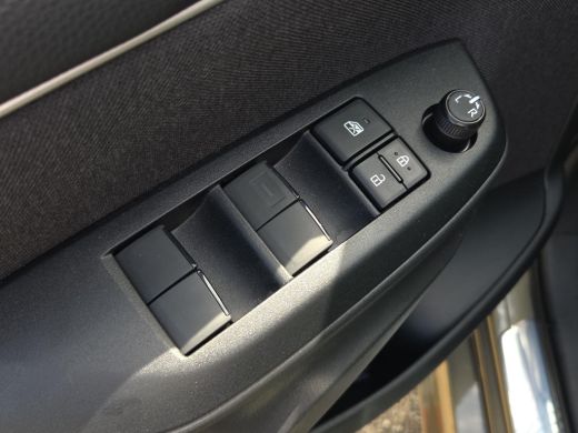 Toyota Yaris 1.5 Hybrid 115 First Edition | NL Auto | BTW Auto | Apple CarPlay | Rijklaar incl. garantie | ActivLease financial lease