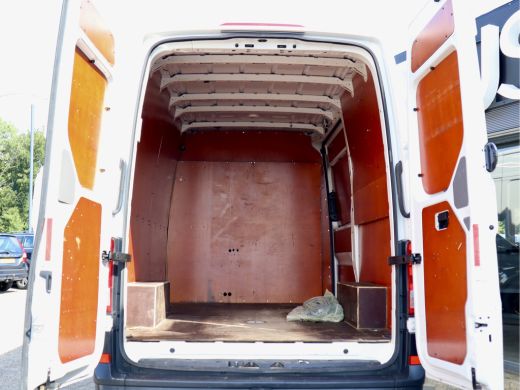 Volkswagen Crafter 35 2.0 TDI L3H3 3000KG TREKHAAK ActivLease financial lease