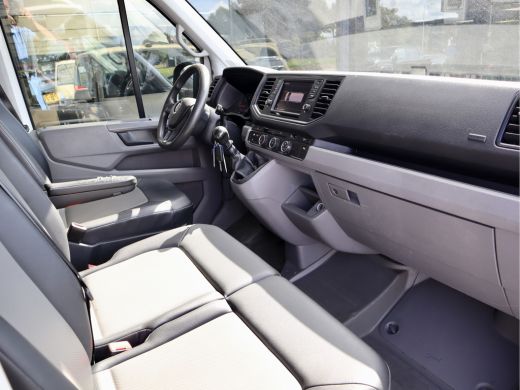 Volkswagen Crafter 35 2.0 TDI L3H3 3000KG TREKHAAK ActivLease financial lease