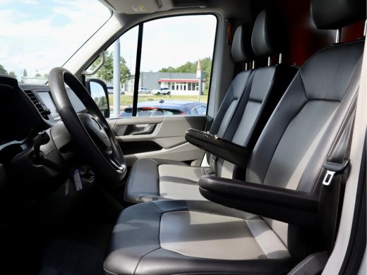 Volkswagen Crafter 35 2.0 TDI L3H3 3000KG TREKHAAK ActivLease financial lease