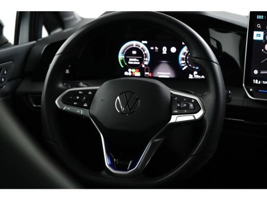 Volkswagen Golf 1.5 TSI eHybrid 272PK GTE | Achteruitrijcamera | Dode-hoek detectie | Elektrische stoel met geheu... ActivLease financial lease