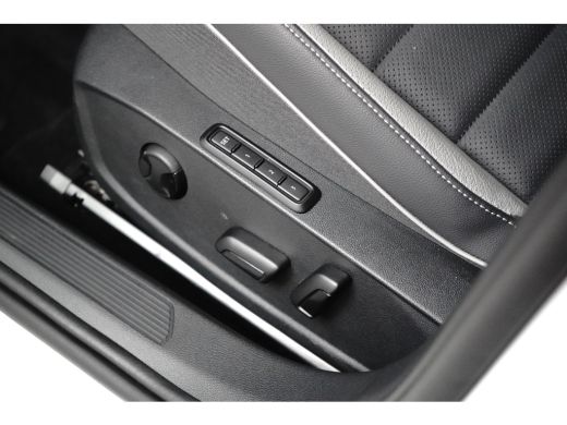 Volkswagen Golf 1.5 TSI eHybrid 272PK GTE | Achteruitrijcamera | Dode-hoek detectie | Elektrische stoel met geheu... ActivLease financial lease