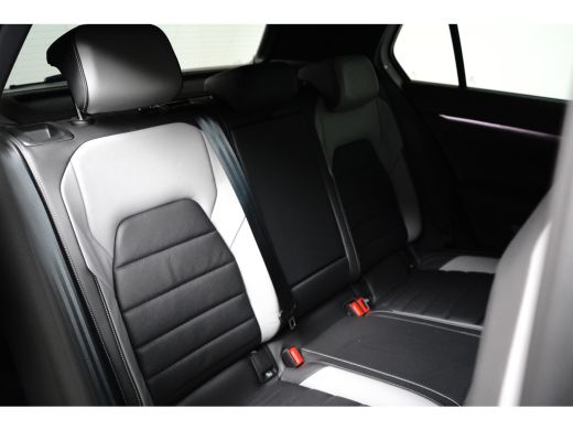 Volkswagen Golf 1.5 TSI eHybrid 272PK GTE | Achteruitrijcamera | Dode-hoek detectie | Elektrische stoel met geheu... ActivLease financial lease