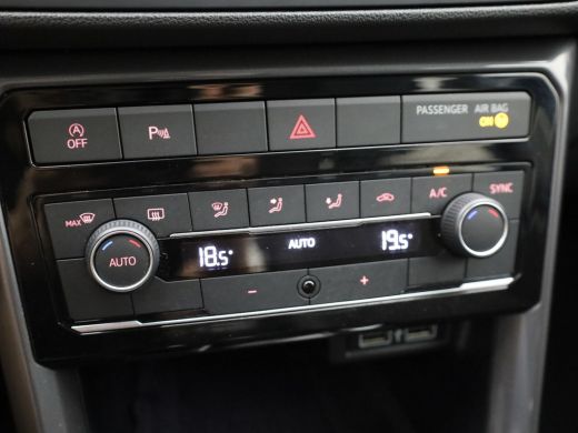 Volkswagen T-Cross 1.0 TSI 116Pk Style | Trekhaak | Led Koplampen | Camera | Dodehoek sensoren | Prijs Rijklaar!! ActivLease financial lease