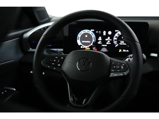 Volkswagen T-Roc 1.5 eTSI 150PK R-Line | VERLENG. FABRK. GARANTIE | SNEL LEVERBAAR! | PANORAMA DAK | CAMERA | STOE... ActivLease financial lease
