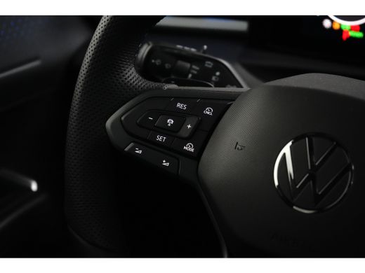 Volkswagen T-Roc 1.5 eTSI 150PK R-Line | VERLENG. FABRK. GARANTIE | SNEL LEVERBAAR! | PANORAMA DAK | CAMERA | STOE... ActivLease financial lease
