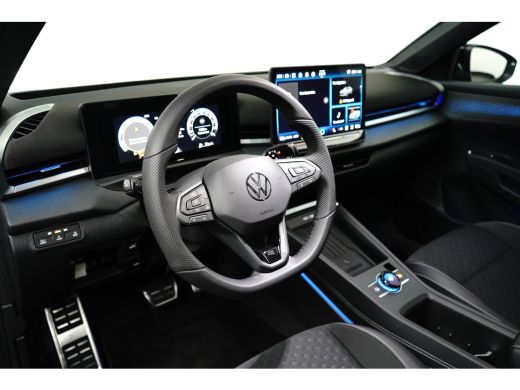 Volkswagen T-Roc 1.5 eTSI 150PK R-Line | VERLENG. FABRK. GARANTIE | SNEL LEVERBAAR! | PANORAMA DAK | CAMERA | STOE... ActivLease financial lease