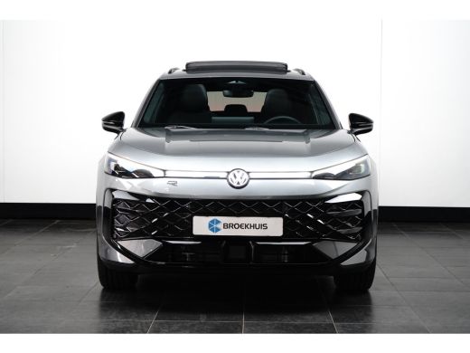 Volkswagen T-Roc 1.5 eTSI 150PK R-Line | VERLENG. FABRK. GARANTIE | SNEL LEVERBAAR! | PANORAMA DAK | CAMERA | STOE... ActivLease financial lease