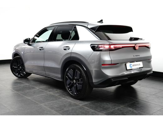 Volkswagen T-Roc 1.5 eTSI 150PK R-Line | VERLENG. FABRK. GARANTIE | SNEL LEVERBAAR! | PANORAMA DAK | CAMERA | STOE... ActivLease financial lease