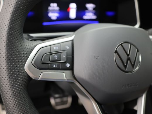Volkswagen T-Roc 1.5 TSI R-Line | IQ light | Trekhaak afnb. | Camera | Stoel verw. | Prijs Rijklaar!! ActivLease financial lease