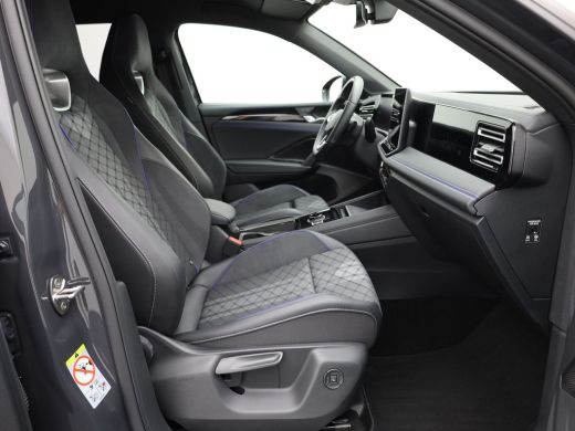 Volkswagen Tiguan 1.5 eTSI R-Line Edition | Head Up | Side Assist | Black Style | Prijs Rijklaar!! ActivLease financial lease