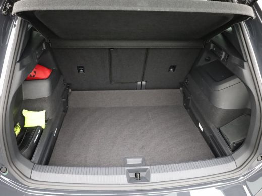 Volkswagen Tiguan 1.5 eTSI R-Line Edition | Head Up | Side Assist | Black Style | Prijs Rijklaar!! ActivLease financial lease