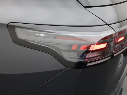 Volkswagen Tiguan 1.5 eTSI R-Line Edition | Head Up | Side Assist | Black Style | Prijs Rijklaar!! ActivLease financial lease