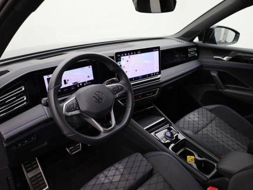 Volkswagen Tiguan 1.5 eTSI R-Line Edition | Head Up | Side Assist | Black Style | Prijs Rijklaar!! ActivLease financial lease