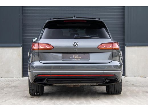 Volkswagen Touareg 3.0 TSi 4MOTION R Trekhaak Luchtvering Camera Nightvision ActivLease financial lease