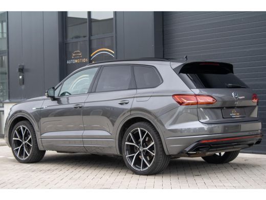 Volkswagen Touareg 3.0 TSi 4MOTION R Trekhaak Luchtvering Camera Nightvision ActivLease financial lease