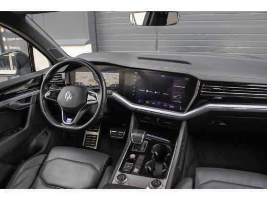 Volkswagen Touareg 3.0 TSi 4MOTION R Trekhaak Luchtvering Camera Nightvision ActivLease financial lease