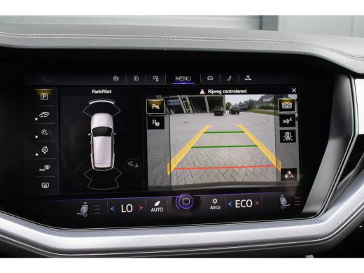 Volkswagen Touareg 3.0 TSi 4MOTION R Trekhaak Luchtvering Camera Nightvision ActivLease financial lease