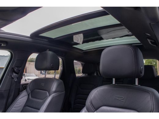 Volkswagen Touareg 3.0 TSi 4MOTION R Trekhaak Luchtvering Camera Nightvision ActivLease financial lease