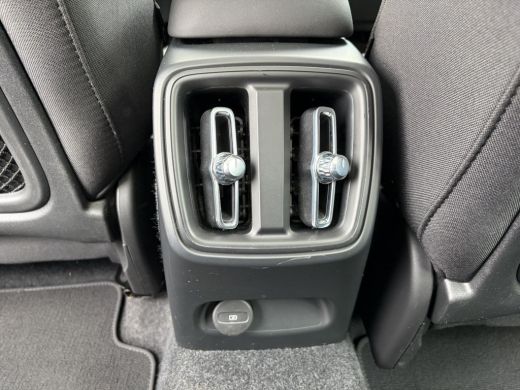 Volvo  C40 Recharge Core 69 kWh 26.000 KM | SOH 96% | Panorama | Stoel- & Stuurverwarming | Achteruitrijcame... ActivLease financial lease
