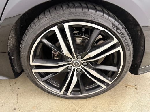Volvo  V60 B3 R-Design | 20" | Sportstoelen | Panoramadak | Exterior Styling Pack | Elektr. verst. best. Sto... ActivLease financial lease