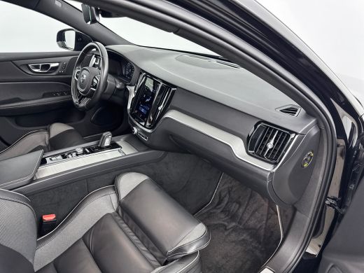Volvo  V60 B3 R-Design | 20" | Sportstoelen | Panoramadak | Exterior Styling Pack | Elektr. verst. best. Sto... ActivLease financial lease