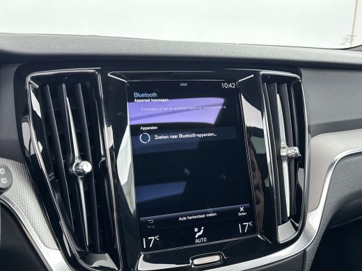 Volvo  V60 B3 R-Design | 20" | Sportstoelen | Panoramadak | Exterior Styling Pack | Elektr. verst. best. Sto... ActivLease financial lease