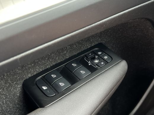 Volvo  XC40 1.5 T4 Recharge R-Design | Trekhaak | Navi | LED | Carplay ActivLease financial lease