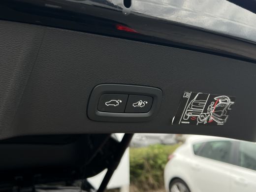 Volvo  XC40 1.5 T4 Recharge R-Design | Trekhaak | Navi | LED | Carplay ActivLease financial lease