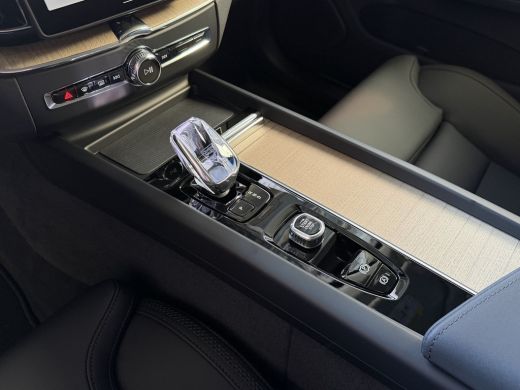 Volvo  XC60 2.0 T8 455PK AWD PLUS DARK NIEUWE AUTO HARMAN KARDON 360.CAM STOEL/STUUR VERW LEER ActivLease financial lease