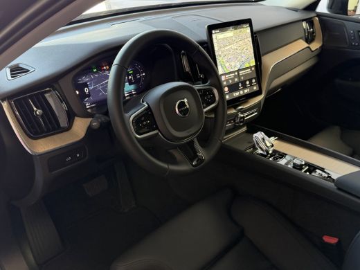Volvo  XC60 2.0 T8 455PK AWD PLUS DARK NIEUWE AUTO HARMAN KARDON 360.CAM STOEL/STUUR VERW LEER ActivLease financial lease