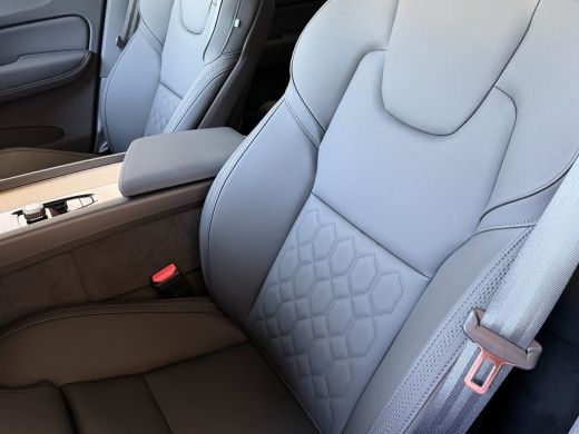 Volvo  XC60 2.0 T8 455PK AWD PLUS DARK NIEUWE AUTO HARMAN KARDON 360.CAM STOEL/STUUR VERW LEER ActivLease financial lease
