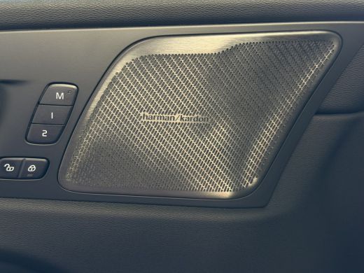 Volvo  XC60 2.0 T8 455PK AWD PLUS DARK NIEUWE AUTO HARMAN KARDON 360.CAM STOEL/STUUR VERW LEER ActivLease financial lease