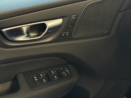 Volvo  XC60 2.0 T8 455PK AWD PLUS DARK NIEUWE AUTO HARMAN KARDON 360.CAM STOEL/STUUR VERW LEER ActivLease financial lease