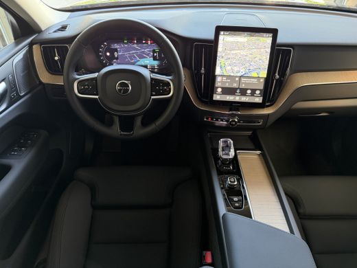 Volvo  XC60 2.0 T8 455PK AWD PLUS DARK NIEUWE AUTO HARMAN KARDON 360.CAM STOEL/STUUR VERW LEER ActivLease financial lease