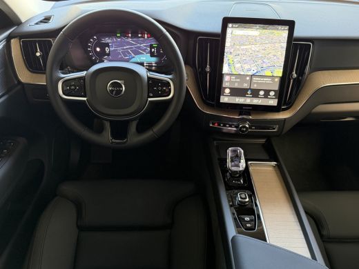 Volvo  XC60 2.0 T8 455PK AWD PLUS DARK NIEUWE AUTO HARMAN KARDON 360.CAM STOEL/STUUR VERW LEER ActivLease financial lease