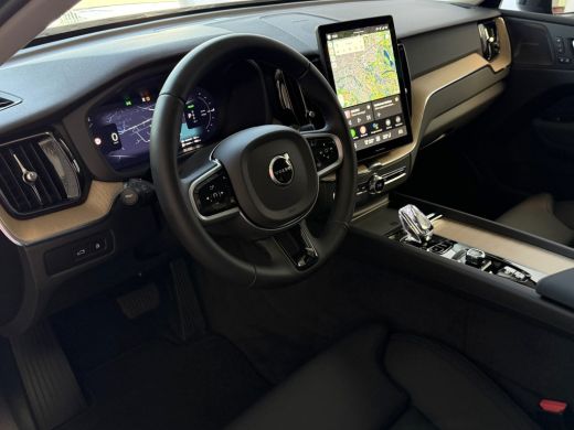 Volvo  XC60 2.0 T8 455PK AWD PLUS DARK NIEUWE AUTO HARMAN KARDON 360.CAM STOEL/STUUR VERW LEER ActivLease financial lease