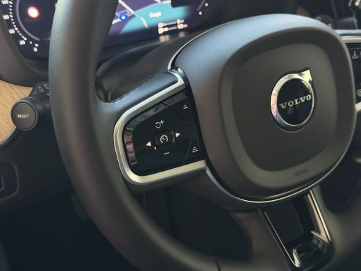 Volvo  XC60 2.0 T8 455PK AWD PLUS DARK NIEUWE AUTO HARMAN KARDON 360.CAM STOEL/STUUR VERW LEER ActivLease financial lease