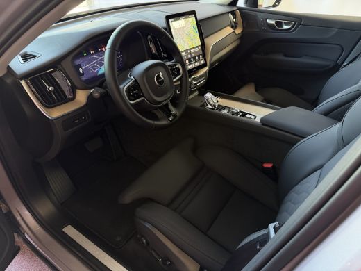 Volvo  XC60 2.0 T8 455PK AWD PLUS DARK NIEUWE AUTO HARMAN KARDON 360.CAM STOEL/STUUR VERW LEER ActivLease financial lease