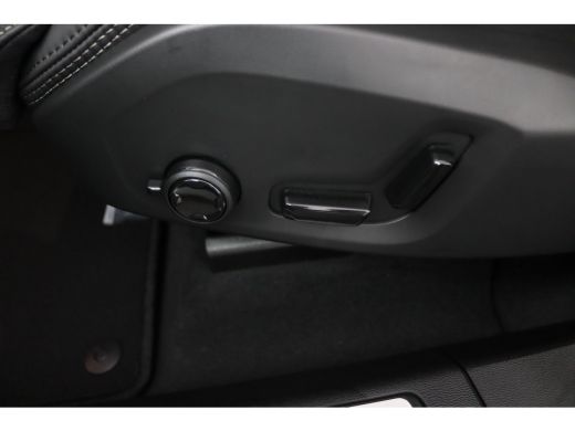 Volvo  XC60 T8 Plug-in hybrid AWD Ultra Dark Exec. Ed. | Bowers&Wilkins | Snel Rijden | Luchtvering | Massage... ActivLease financial lease