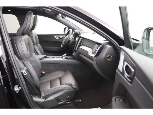 Volvo  XC60 T8 Plug-in hybrid AWD Ultra Dark Exec. Ed. | Bowers&Wilkins | Snel Rijden | Luchtvering | Massage... ActivLease financial lease