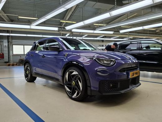 Abarth 600e Scorpionissima 54 kWh 280pk Tot 8 Jaar Garantie! | Torson Sperdifferentieel | Sabelt Stoelen | St... ActivLease financial lease
