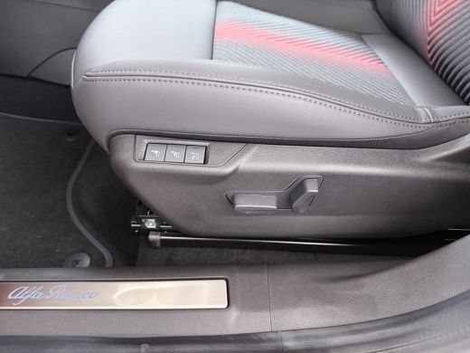 Alfa Romeo Junior Ibrida Automaat ActivLease financial lease