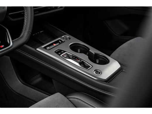 Audi Q4 e-tron Quattro Performance 82 kWh / 340 pk S edition | 3-zone airconditioning | Achterklep, automatisch ... ActivLease financial lease