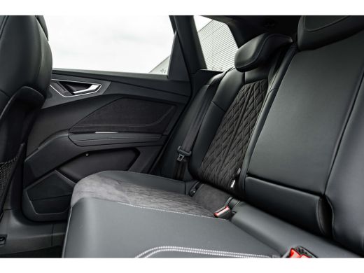 Audi Q4 e-tron Quattro Performance 82 kWh / 340 pk S edition | 3-zone airconditioning | Achterklep, automatisch ... ActivLease financial lease